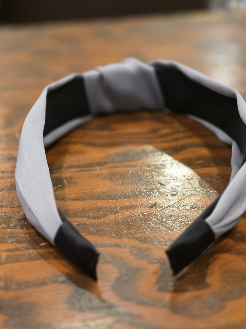 Twist-Detail Headband in Light Gray and Black